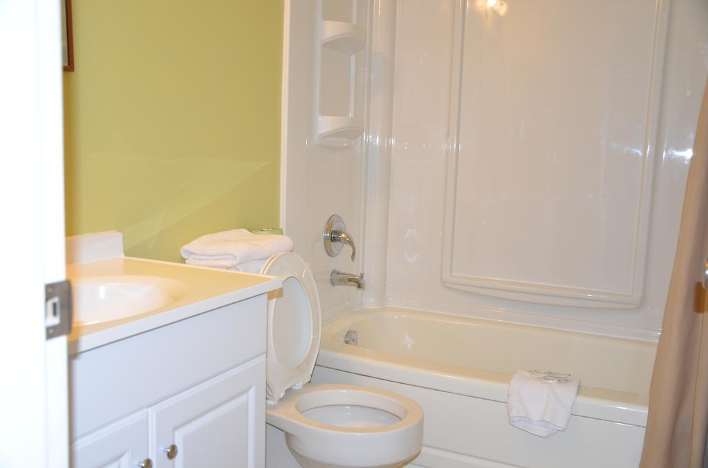 Coachman Inn Regina Room photo